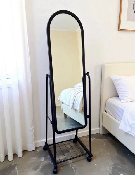 Miroir sur pied moderne
