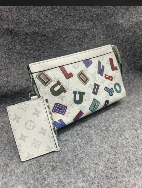 Sacoche Louis Vuitton pour homme et femme