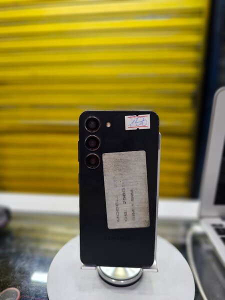 Galaxy s23 256 giga et 8 giga