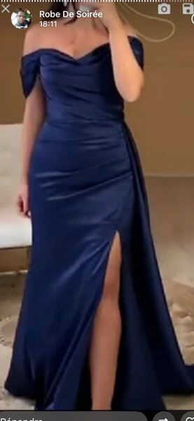 Robe de soirée bleu marine élégante