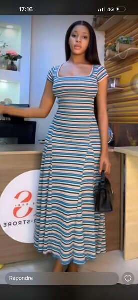 Robe longue rayée élégante