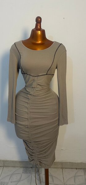 Robe longue ajustée élégante