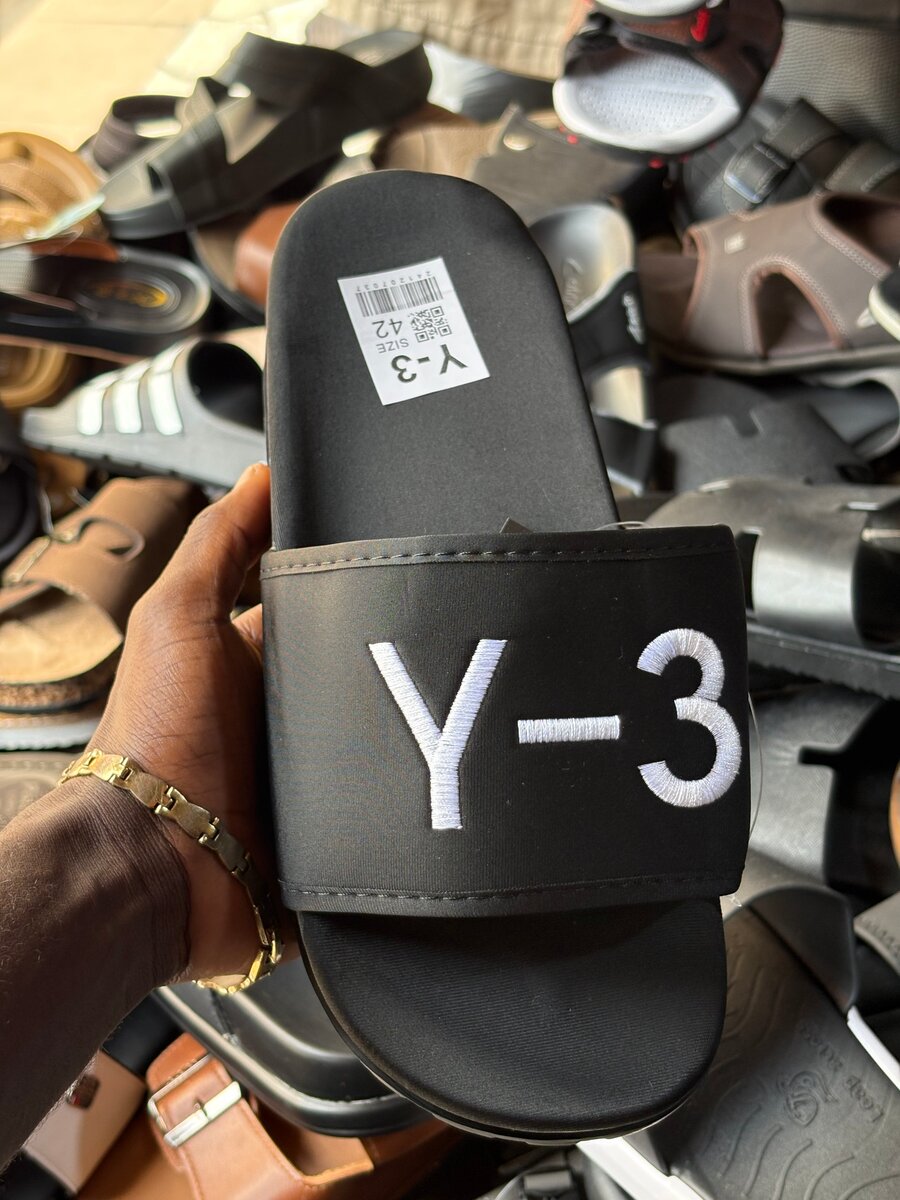 Claquettes élégantes homme