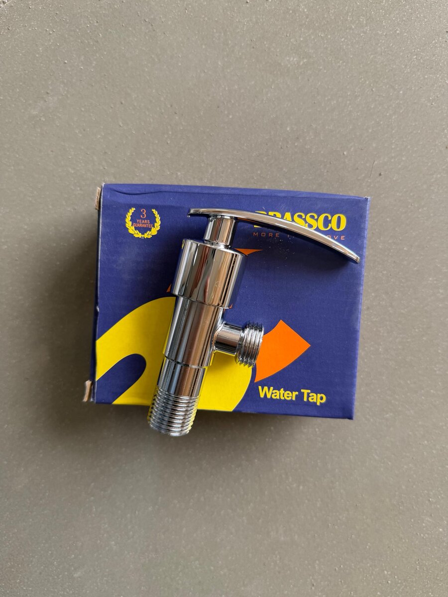 Robinet d'eau en laiton chromé BASSCO