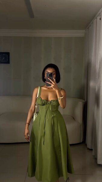 Robe longue en satin vert