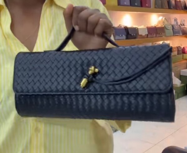 Sac à main en cuir tressé