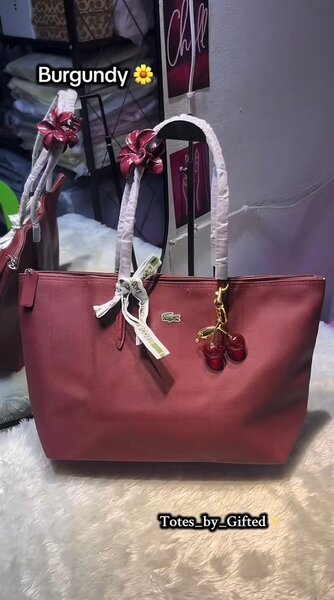 Sac fourre-tout Lacoste élégant