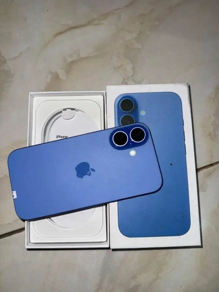 iPhone 16 Bleu