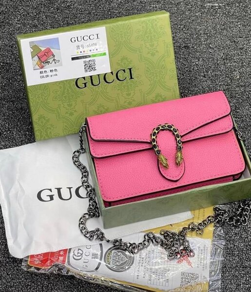 Sac à main en cuir brillant