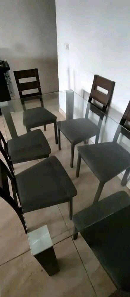 Table de salle à manger en verre