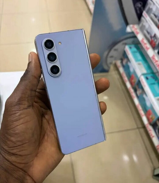 Samsung Galaxy Z Fold 5 Violet