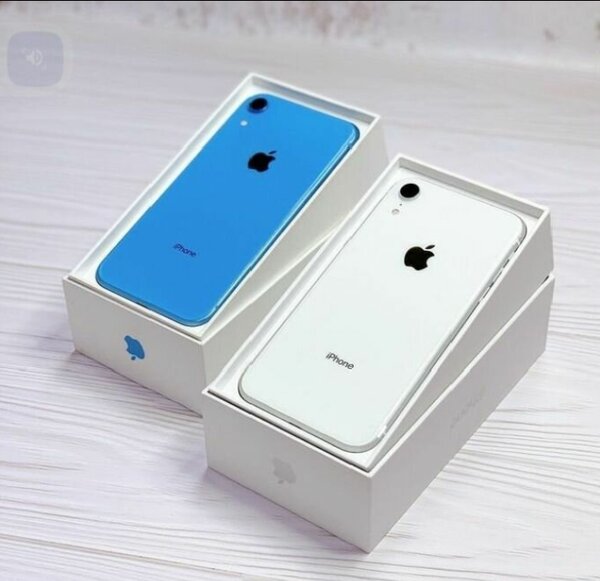 iPhone reconditionné blanc et bleu