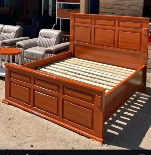 Lit en bois massif avec sommier