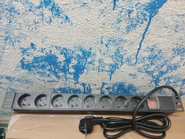 Multiprise rack avec interrupteur