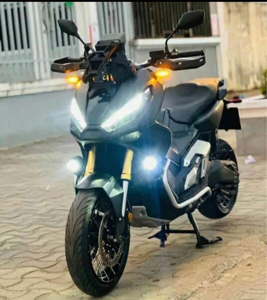 Scooter électrique Yamaha noir