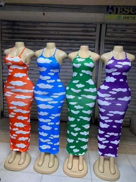 Robe longue imprimée nuages, couleur aléatoire