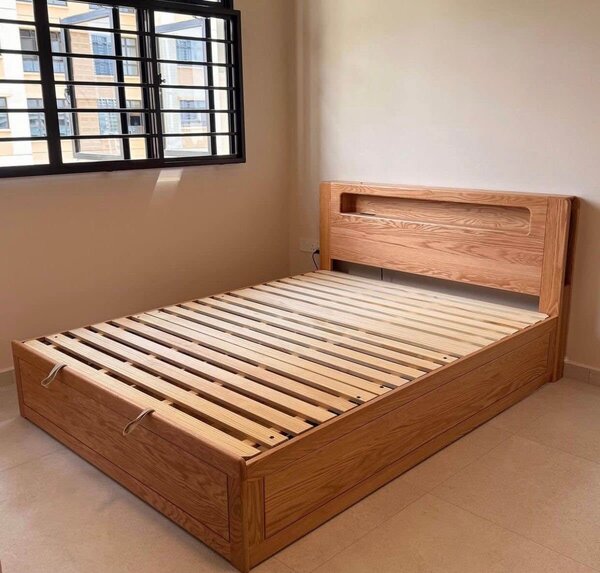 Lit en bois avec rangement