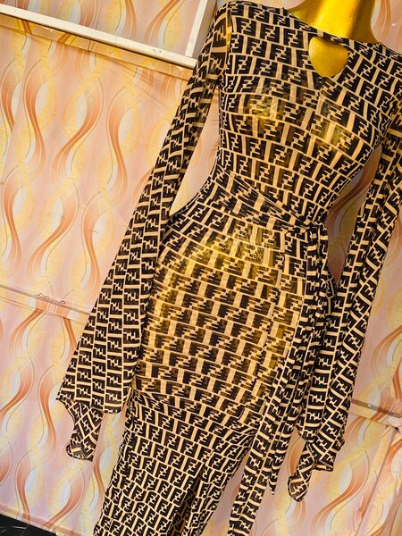 Robe longue élégante à motifs