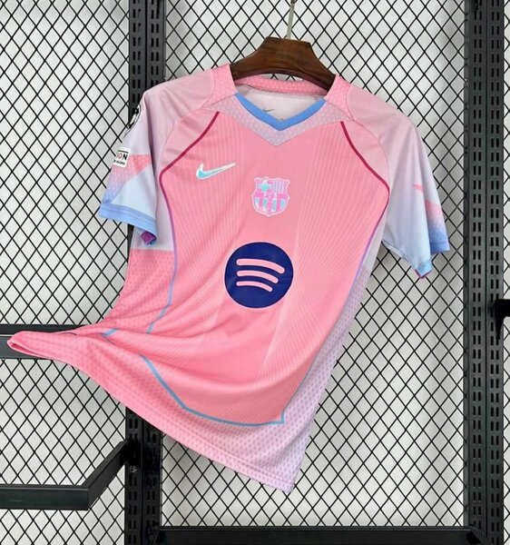 Maillot de foot rose stylé