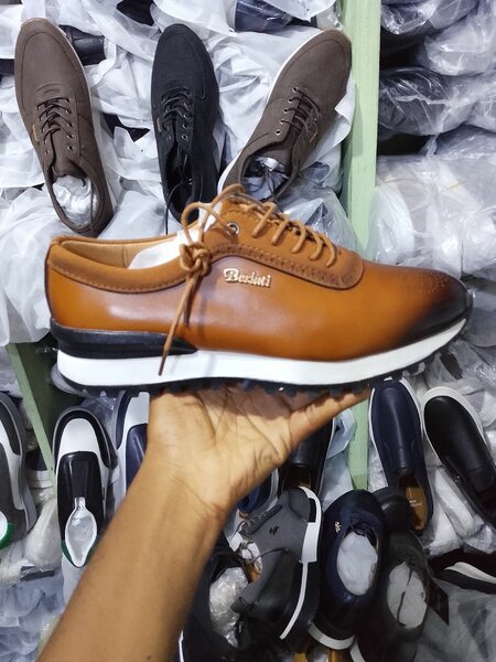 Chaussures en cuir marron