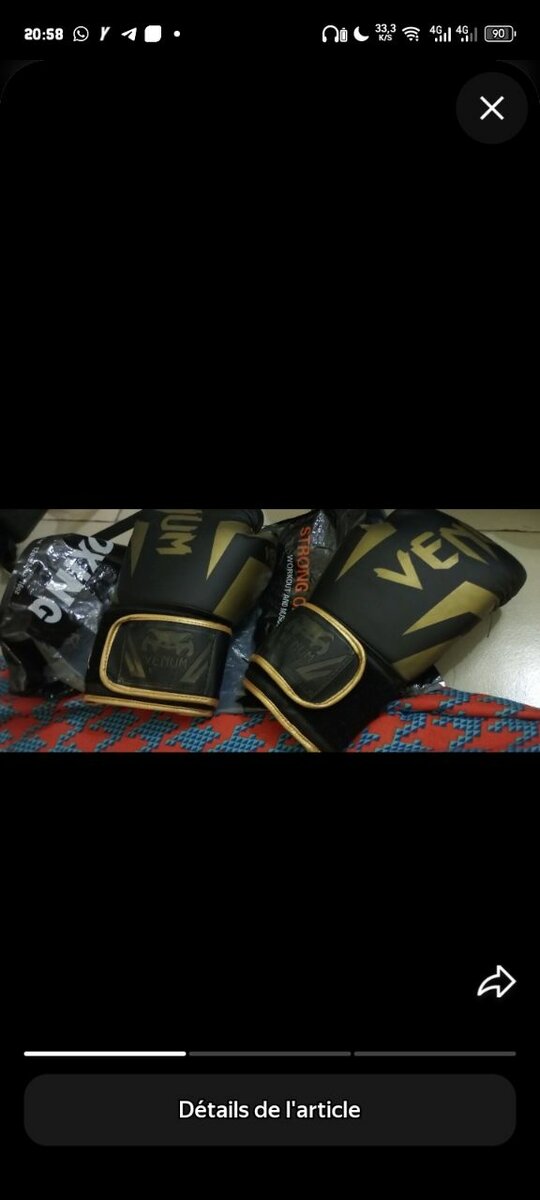 Gants de boxe Venum noirs et or