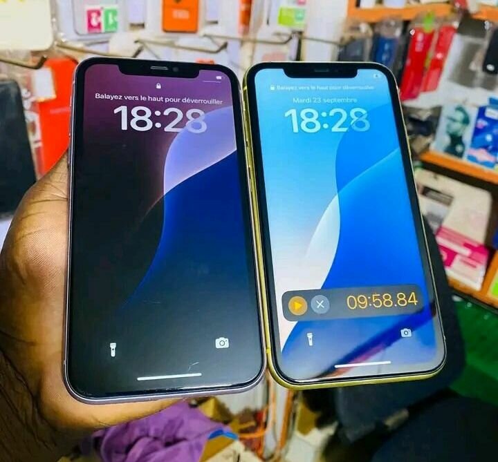 iPhone 11 64GB Bleu et Jaune