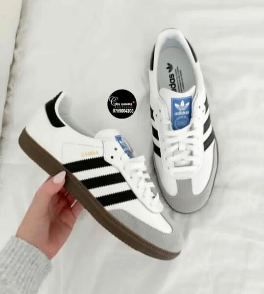 Baskets Adidas blanches classiques