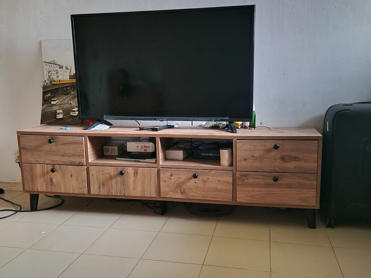 Meuble TV en bois moderne 1m80