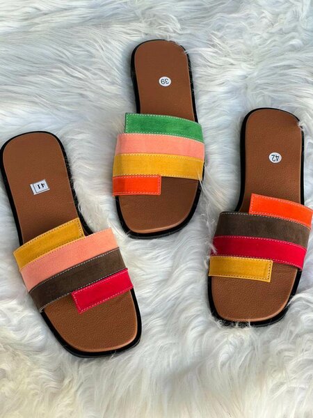 Sandales colorées et élégantes