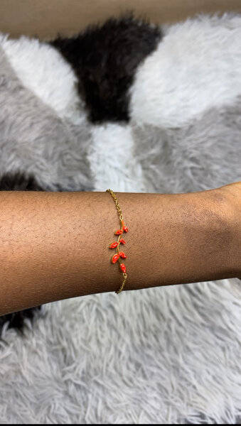 Bracelet élégant avec perles rouges