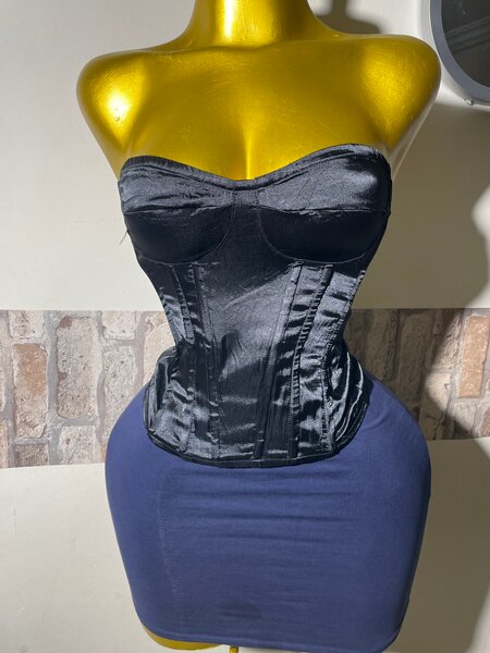 Corset bustier noir élégant
