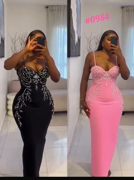 Robe de soirée en satin noir et rose