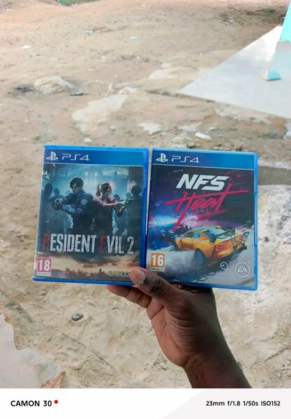 Cd PS4 Resident Evil 2 et NFS