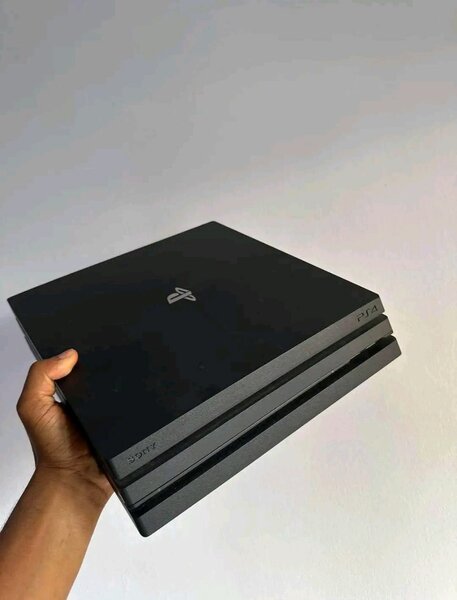 PlayStation 4 Slim - Console gaming