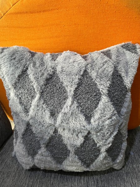 Coussin en fausse fourrure
