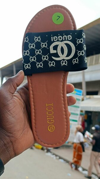 Tongs élégants pour femmes