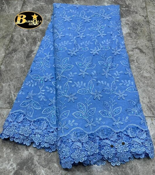 Tissu broderie floral élégant