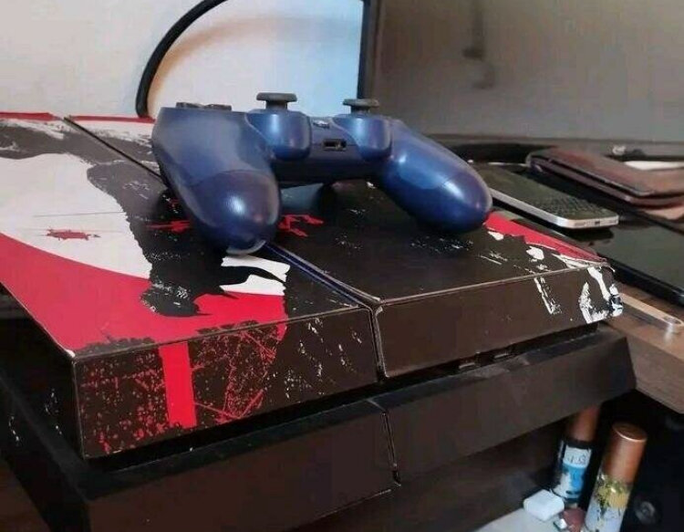 Console PS4 Slim Godzilla - Edition limitée