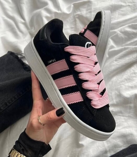 Sneakers noires et roses