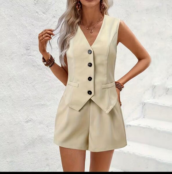 Combinaison élégante sans manches