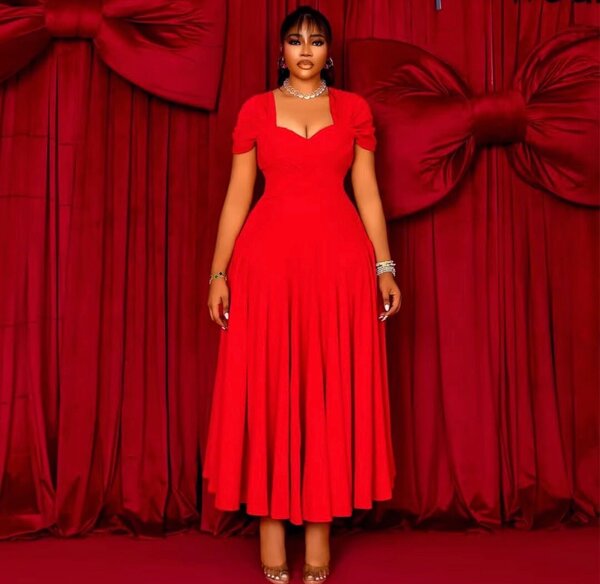 Robe mi-longue en soie rouge