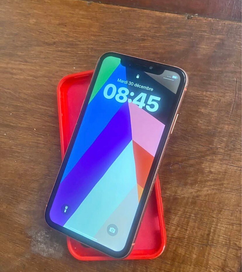 iPhone XR avec coque rouge