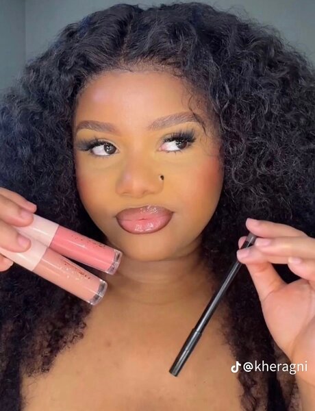 5 gloss + 2 crayons à lèvres