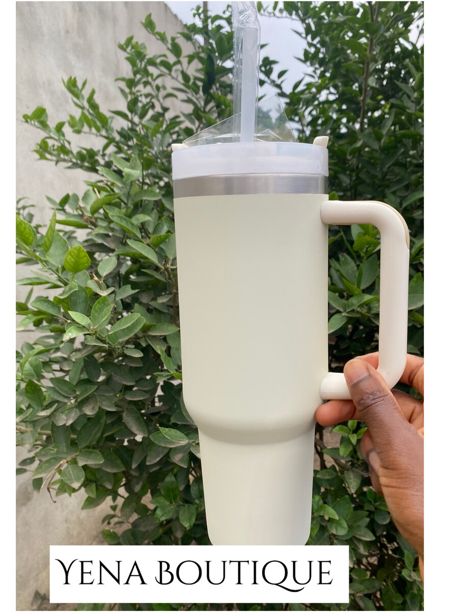 Tasse isotherme avec paille