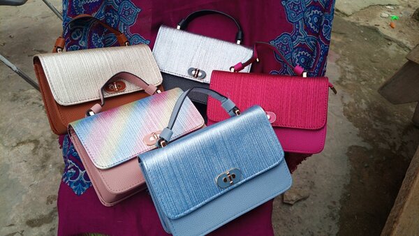 Sacs à main colorés élégants