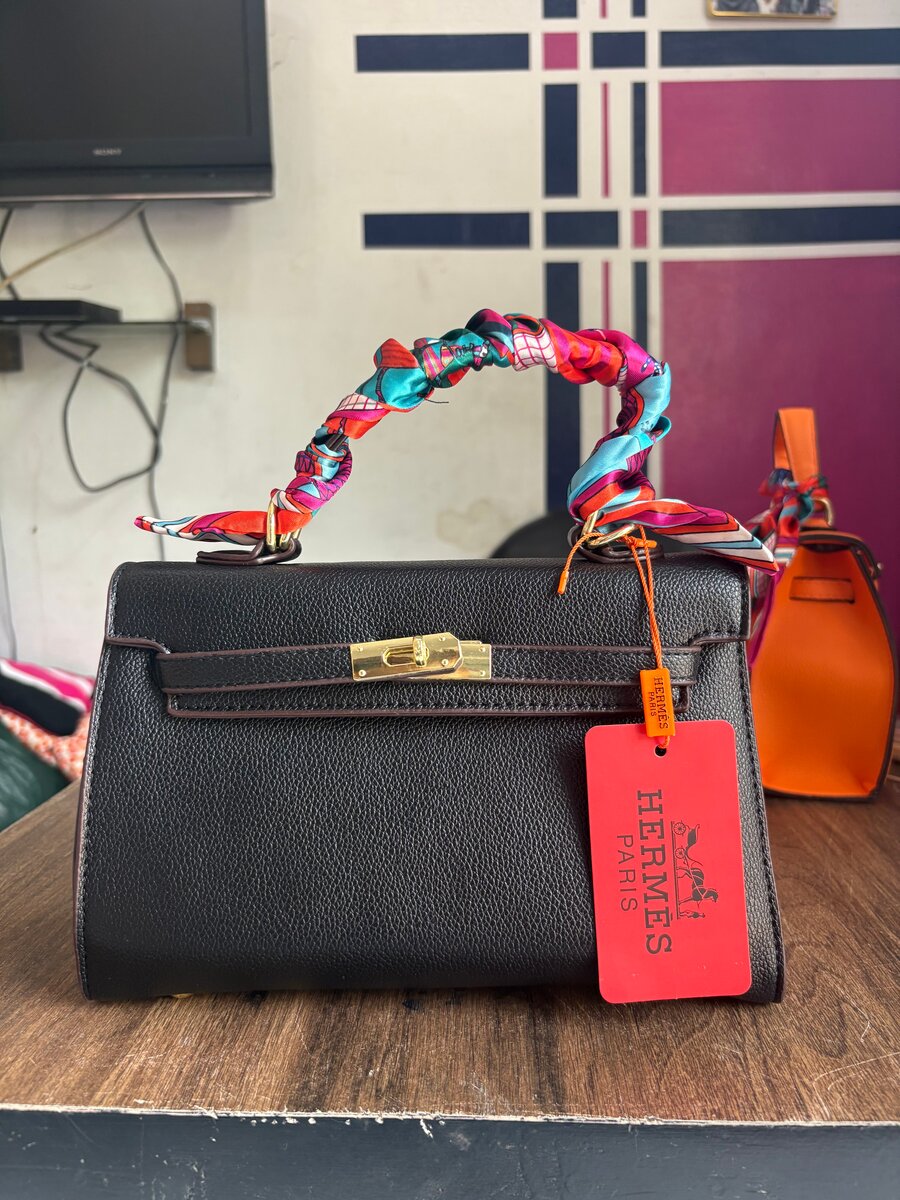 Sac à main en cuir noir HERAKLES