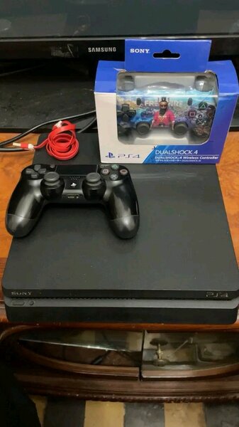 Console PS4 Slim 500 Go + Manette