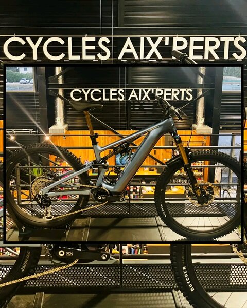 VTT électrique gris métallisé - Cycles Aix'perts