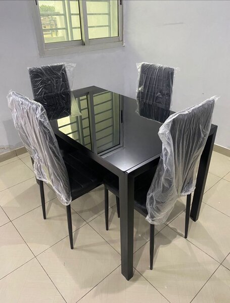 Table à manger moderne 4 chaises