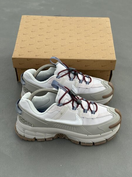 Chaussures de sport blanches pour hommes